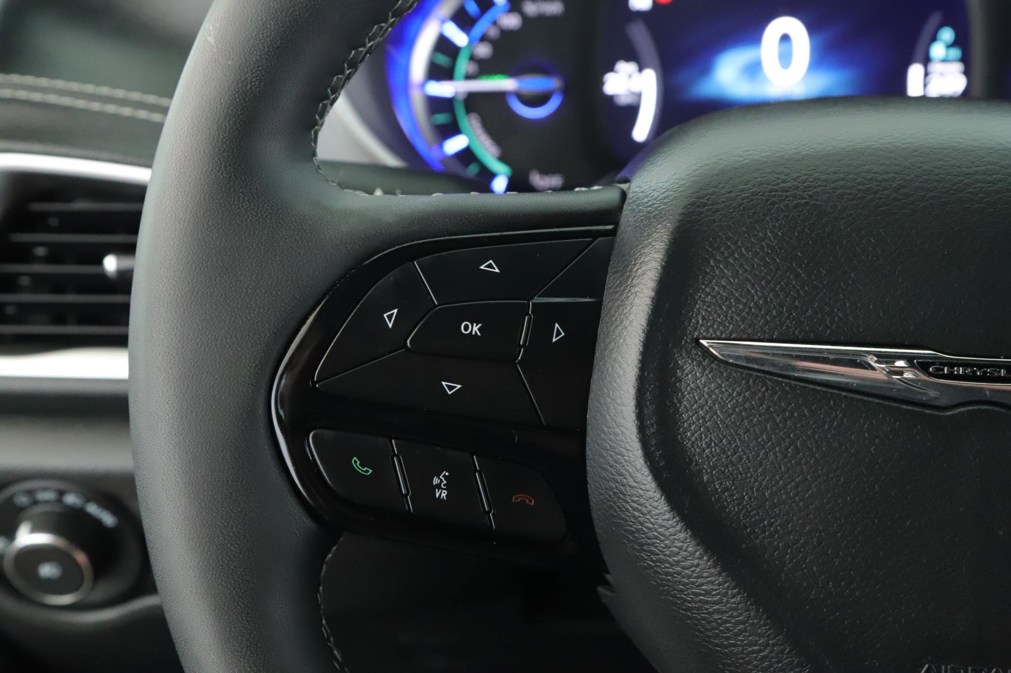 Used 2022 Chrysler Pacifica Touring-L w/ S Appearance Package image 9