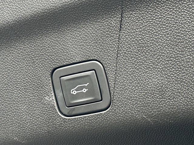 Certified 2026 Chevrolet Suburban High Country AWD/4WD image 12