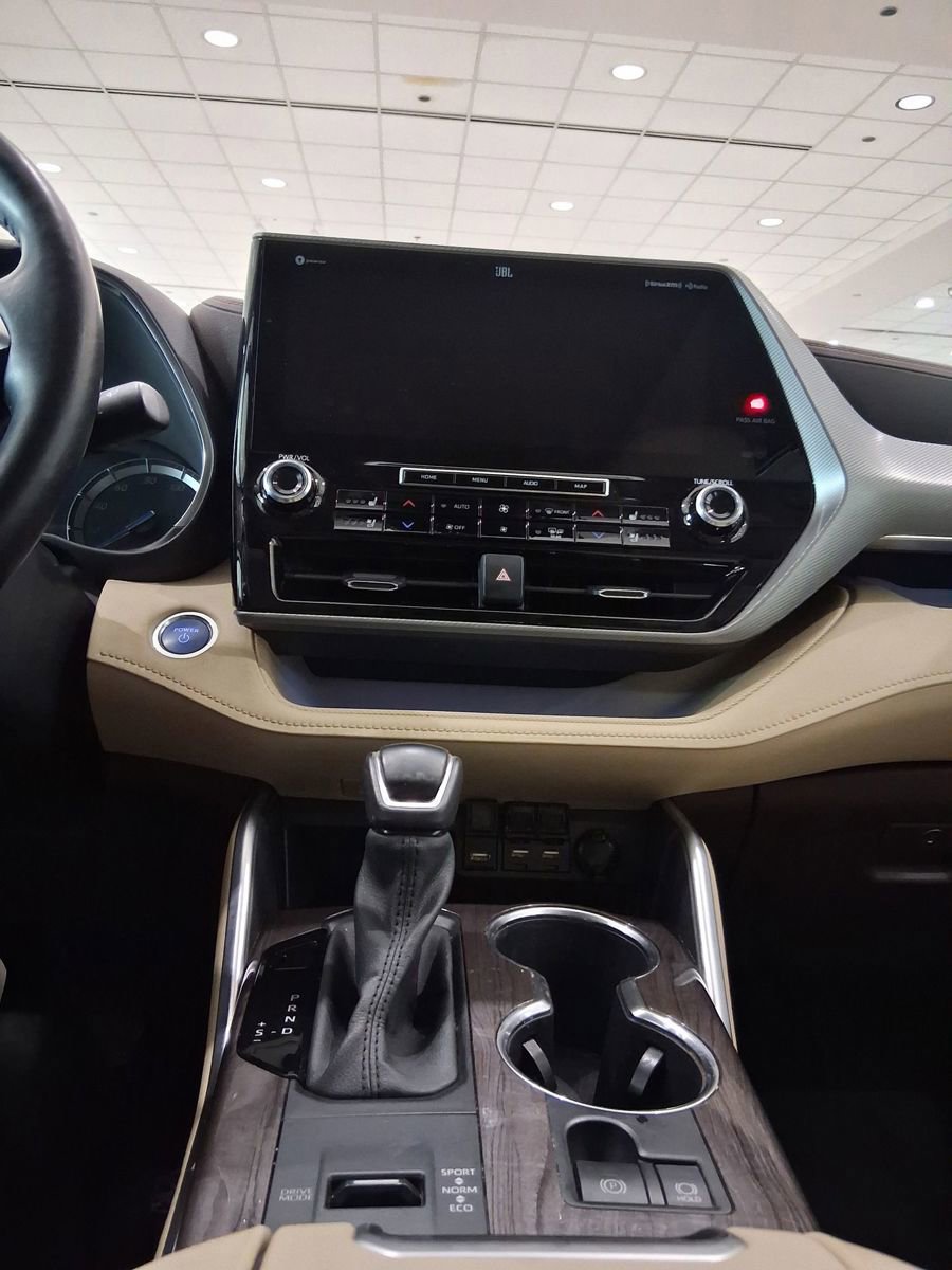 Used 2025 Toyota Highlander XLE image 20