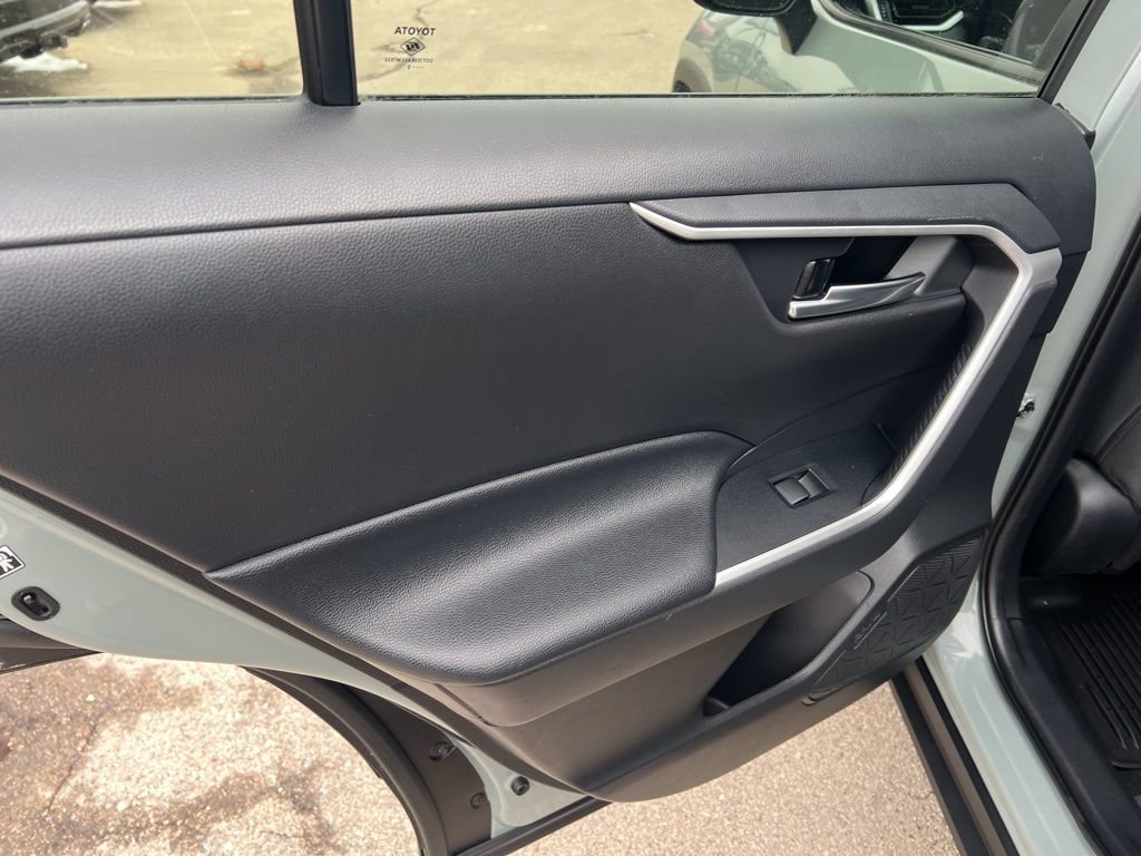 Used 2020 Toyota RAV4 XLE w/ Convenience Package image 12