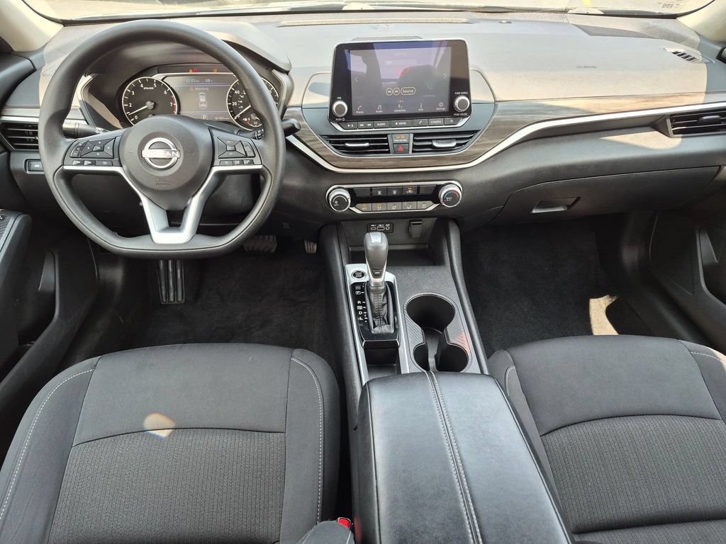 Used 2025 Nissan Altima 2.5 SV FWD image 30
