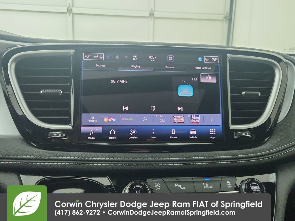 Used 2025 Chrysler Pacifica Limited FWD image 24