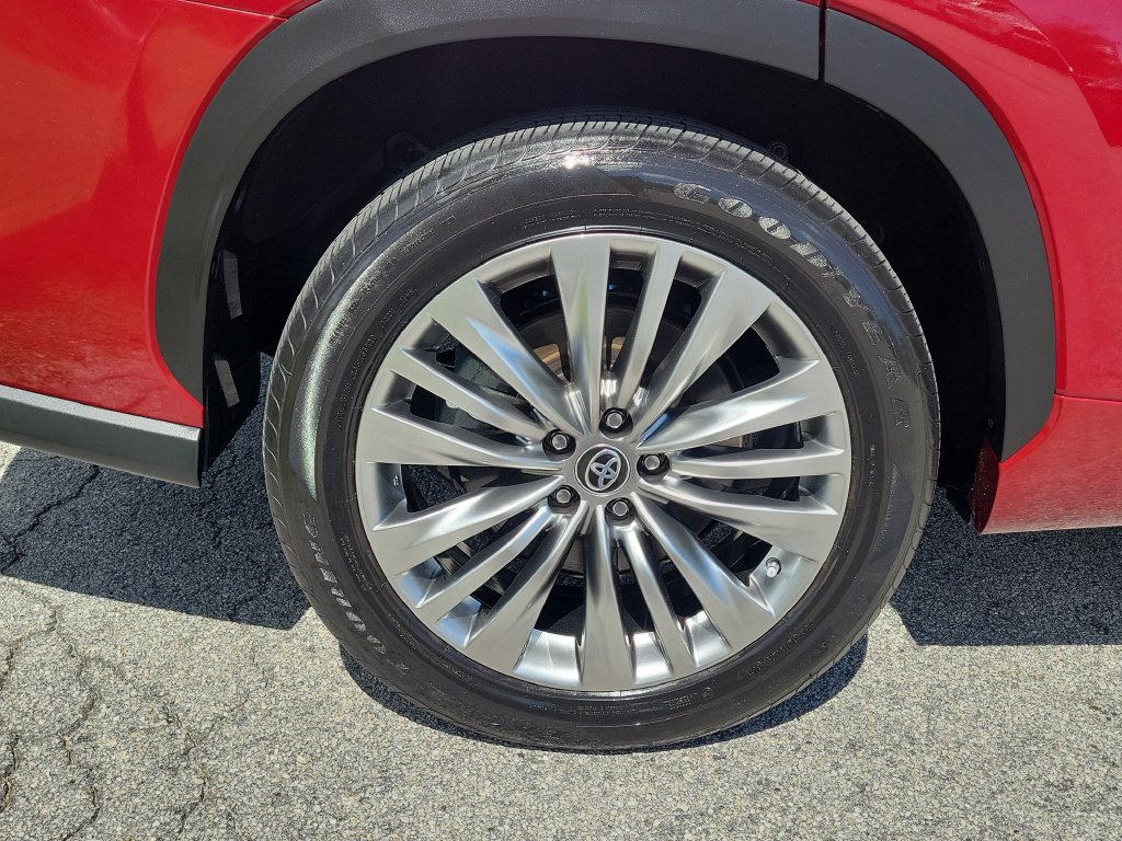 Used 2023 Toyota Highlander Platinum FWD image 30