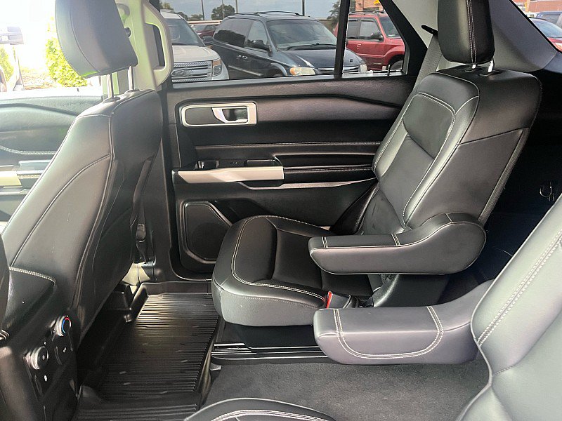 Used 2022 Ford Explorer XLT AWD/4WD image 16