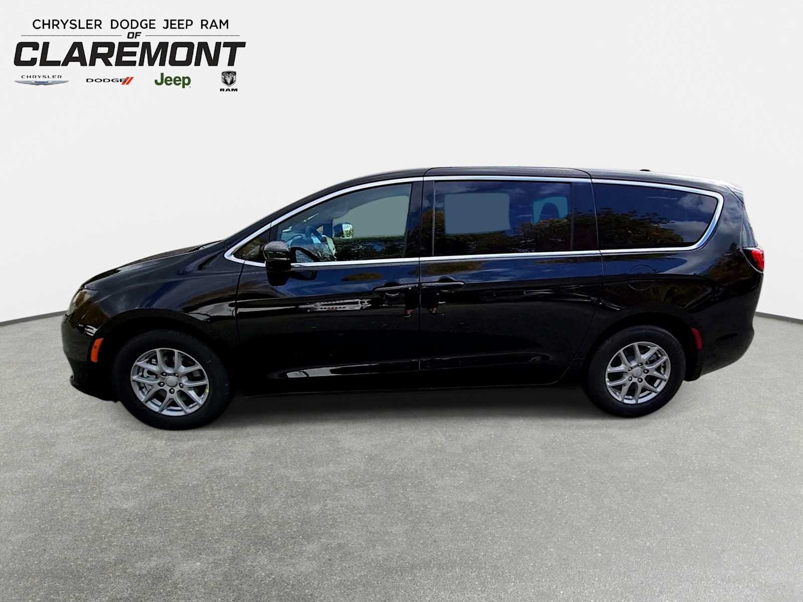 New 2027 Chrysler Pacifica LX FWD image 5