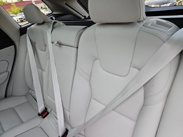 Certified 2024 Volvo XC60 T8 Plus w/ Protection Package Premier AWD/4WD image 15