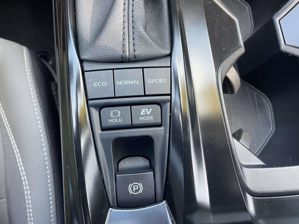 Used 2025 Toyota Camry SE w/ Multimedia Upgrade Package FWD image 31