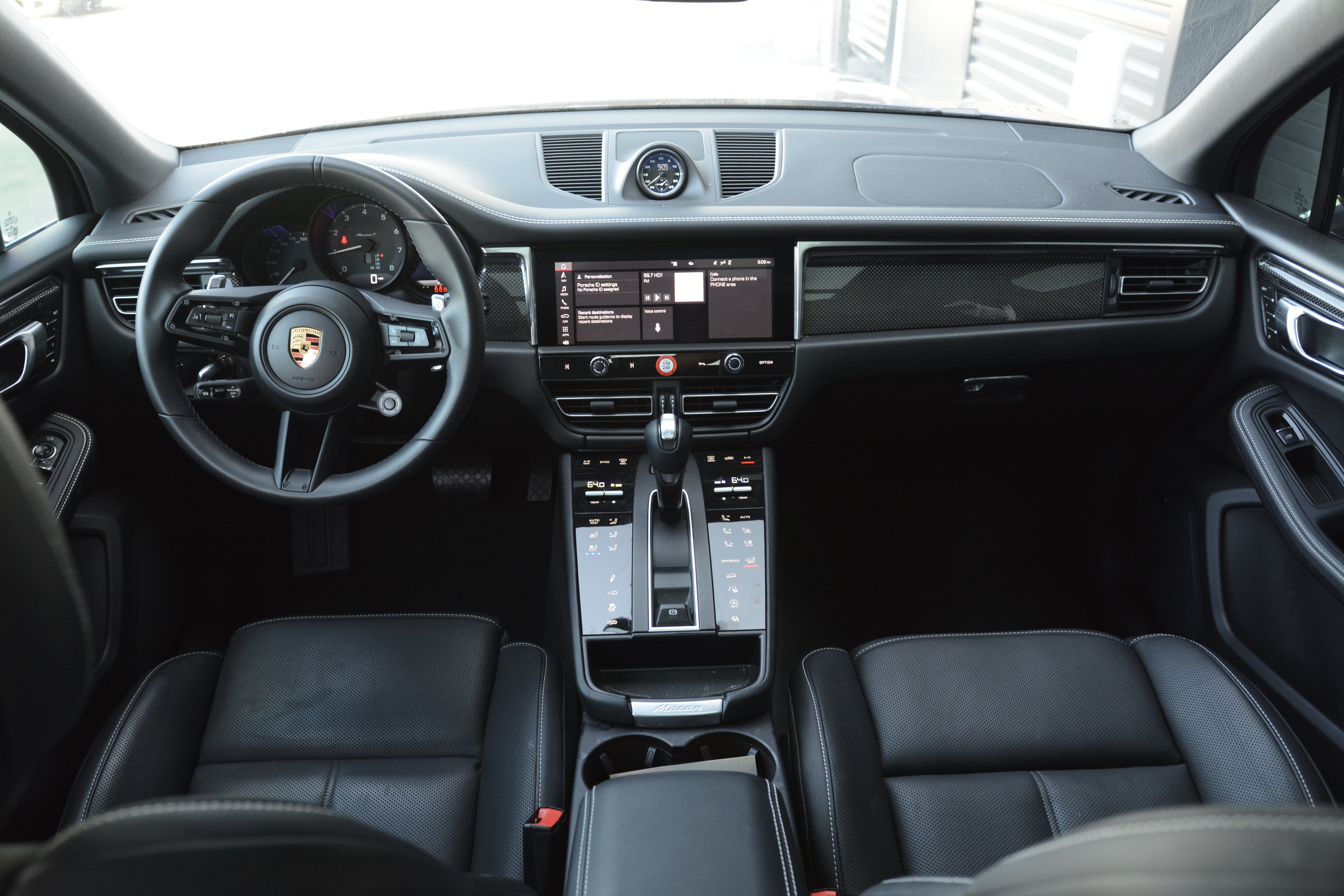 Certified 2026 Porsche Macan Turbo AWD/4WD image 4