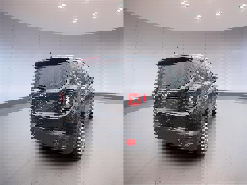 Used 2023 Jeep Renegade Latitude image 4