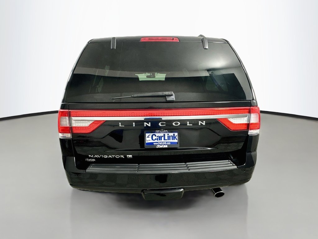 Used 2017 Lincoln Navigator L Select RWD image 7