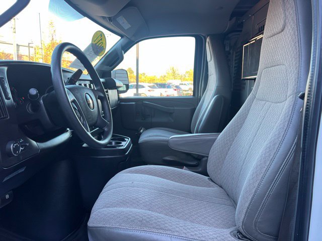 Used 2017 Chevrolet Express 2500 RWD image 18
