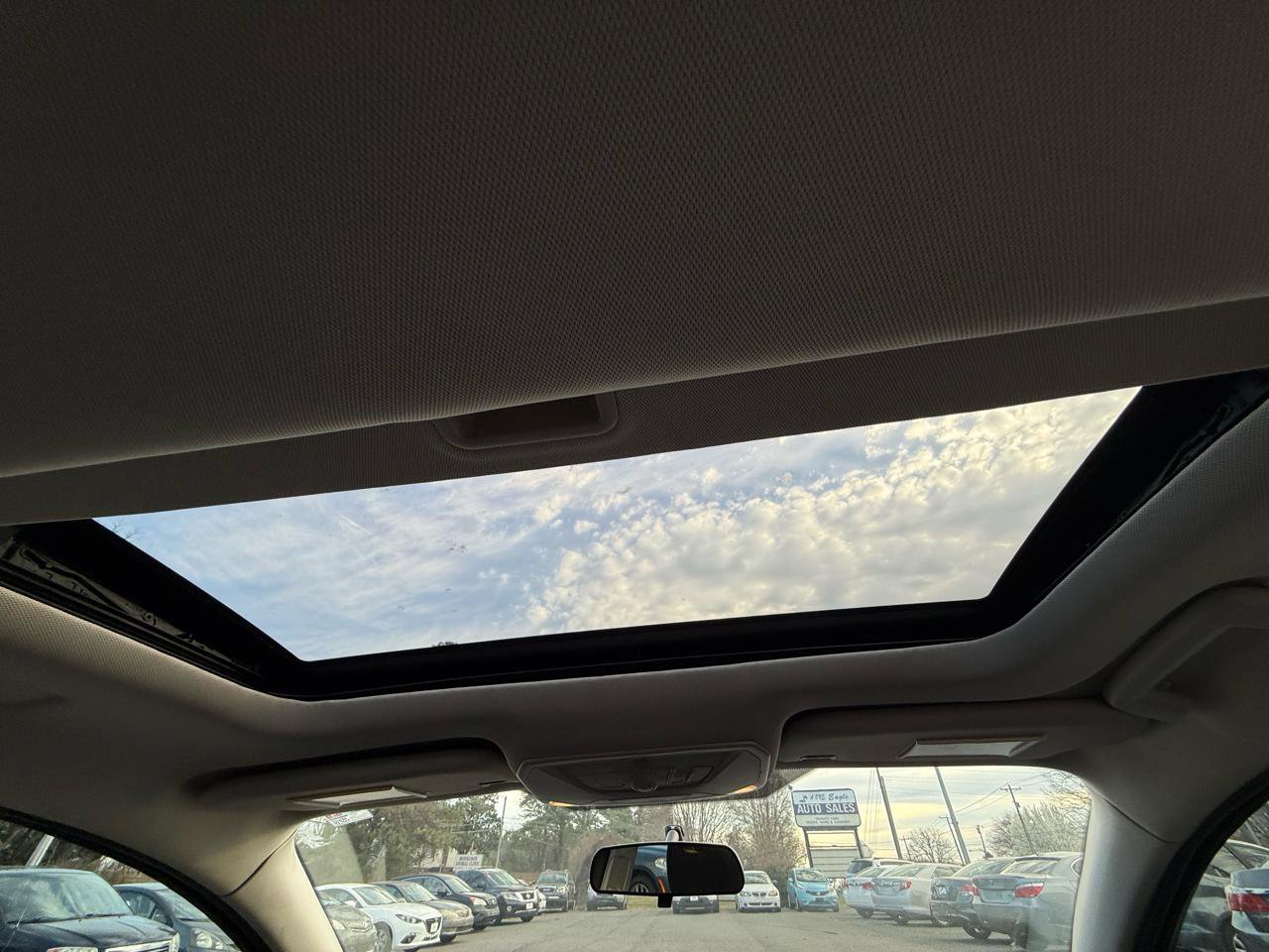 Used 2015 Ford Focus SE w/ Equipment Group 201A image 24