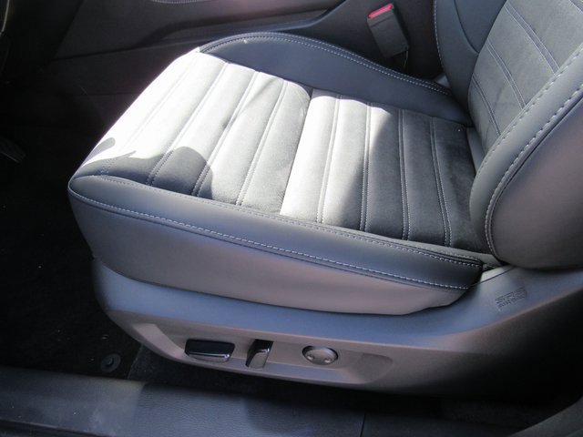 New 2025 Mitsubishi Outlander SE image 14