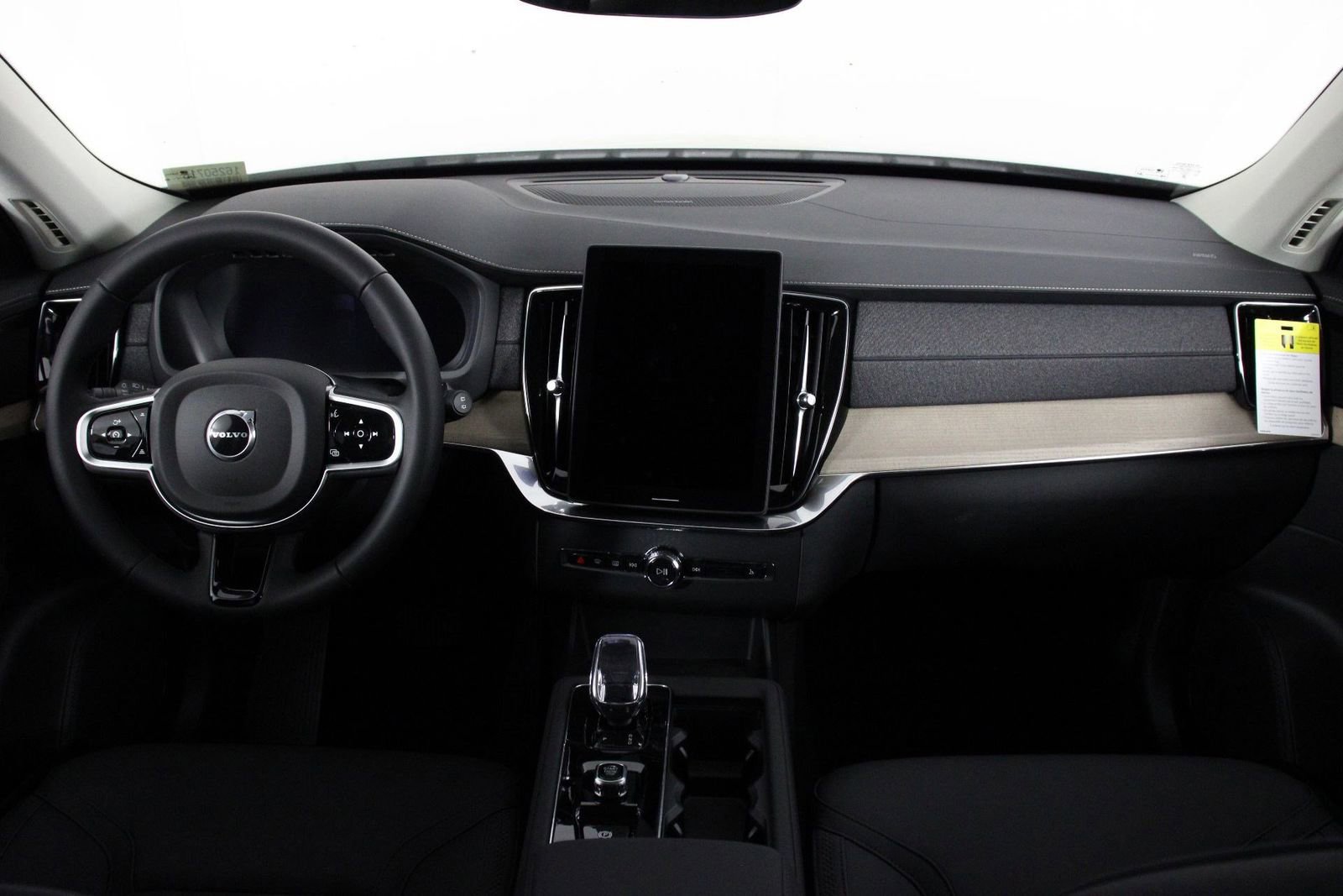 New 2025 Volvo XC90 B6 Plus w/ Protection Package Premier image 5