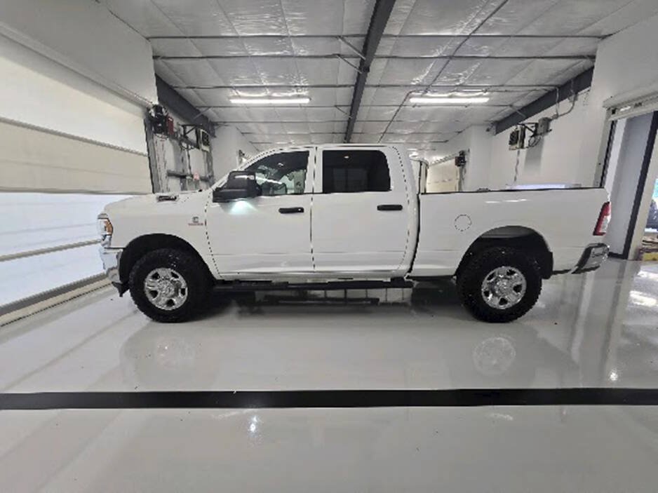 Used 2024 RAM 2500 Tradesman w/ Chrome Appearance Group AWD/4WD image 5