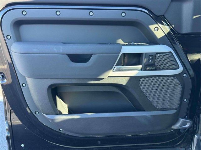 Used 2023 Land Rover Defender 110 X-Dynamic SE image 17