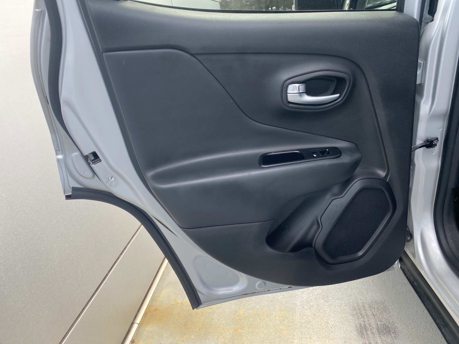 Used 2020 Jeep Renegade Altitude image 12