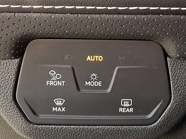 Used 2024 Volkswagen Atlas Cross Sport SE FWD image 24