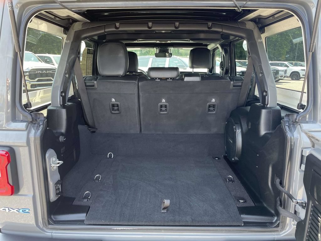 Used 2023 Jeep Wrangler Unlimited Sahara w/ Cold Weather Group AWD/4WD image 41