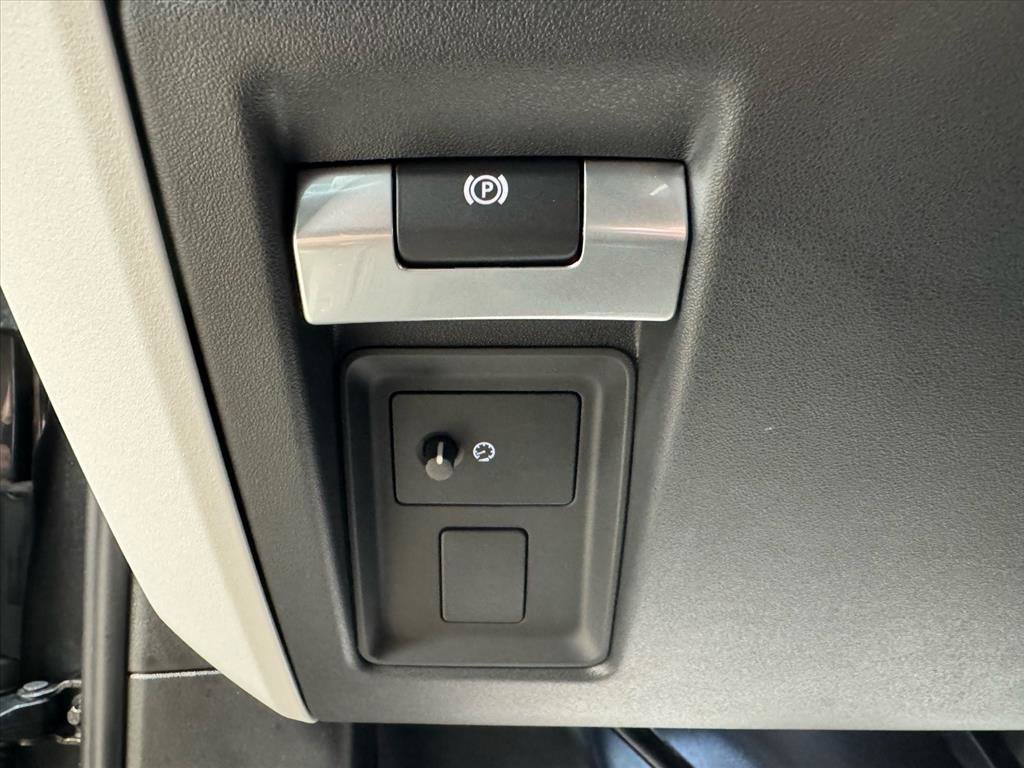 Used 2026 Land Rover Defender 110 S image 22