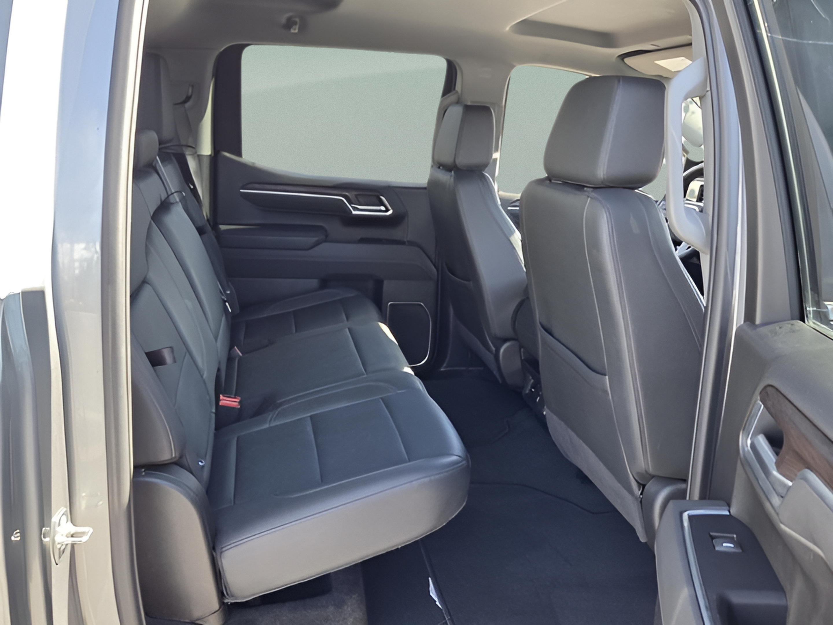 Used 2025 GMC Sierra 1500 SLT AWD/4WD image 14