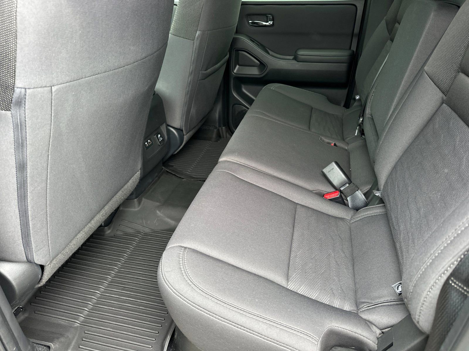 Used 2024 Nissan Frontier SV w/ Hardbody Edition image 11