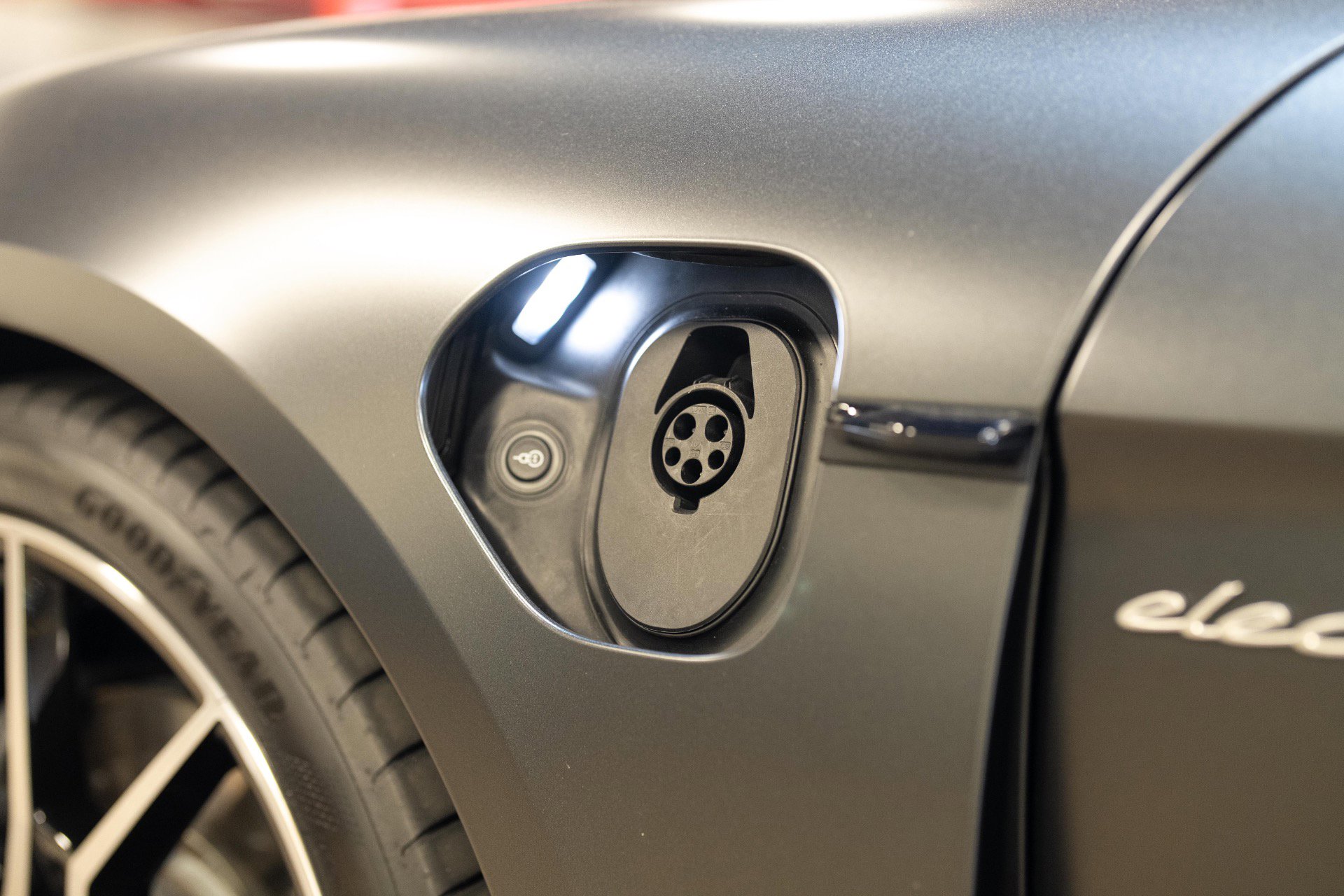 Used 2025 Porsche Taycan RWD image 52