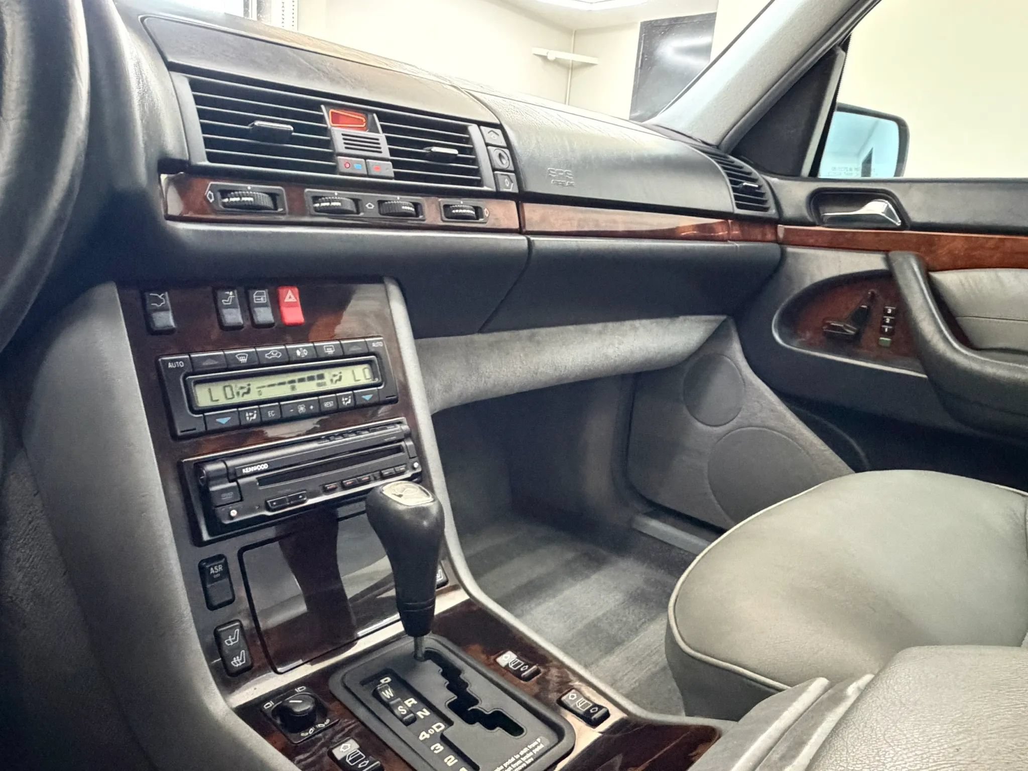 Used 1997 Mercedes-Benz S 420 image 34