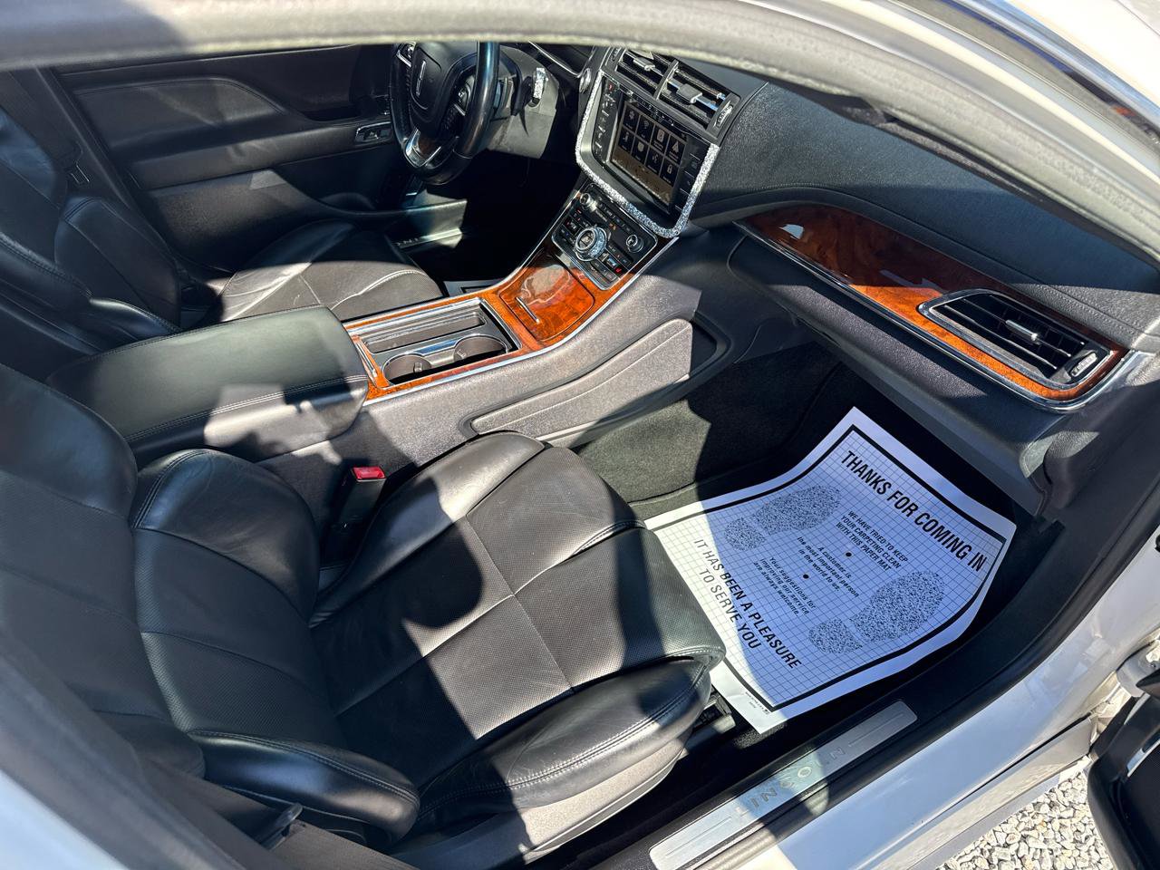 Used 2017 Lincoln Continental Select image 23