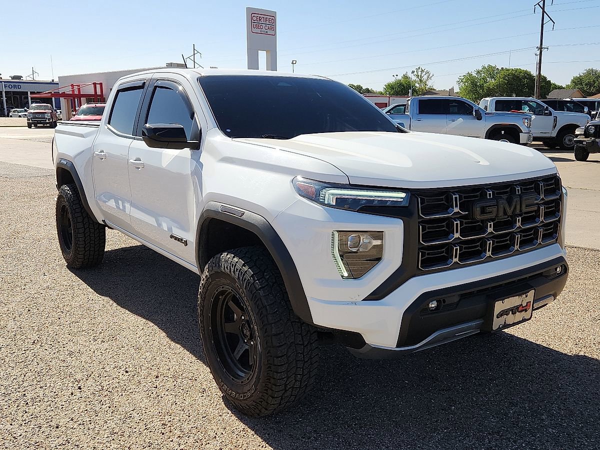 Used 2023 GMC Canyon AT4 w/ AT4 Premium Package AWD/4WD image 4