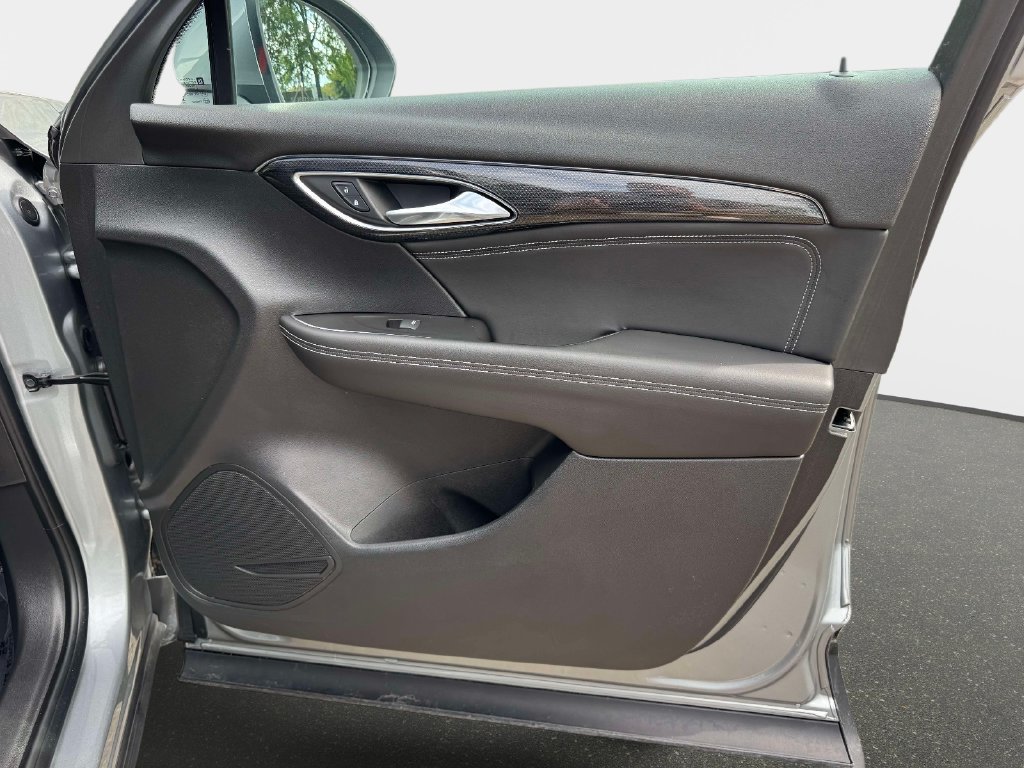 Used 2023 Buick Envision Essence AWD/4WD image 8