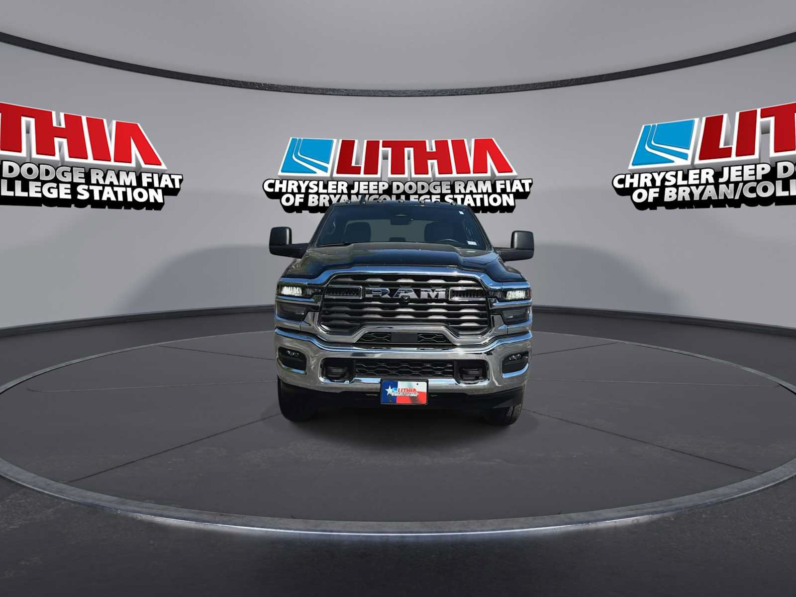 Used 2026 RAM 2500 Tradesman w/ Chrome Appearance Group AWD/4WD image 3