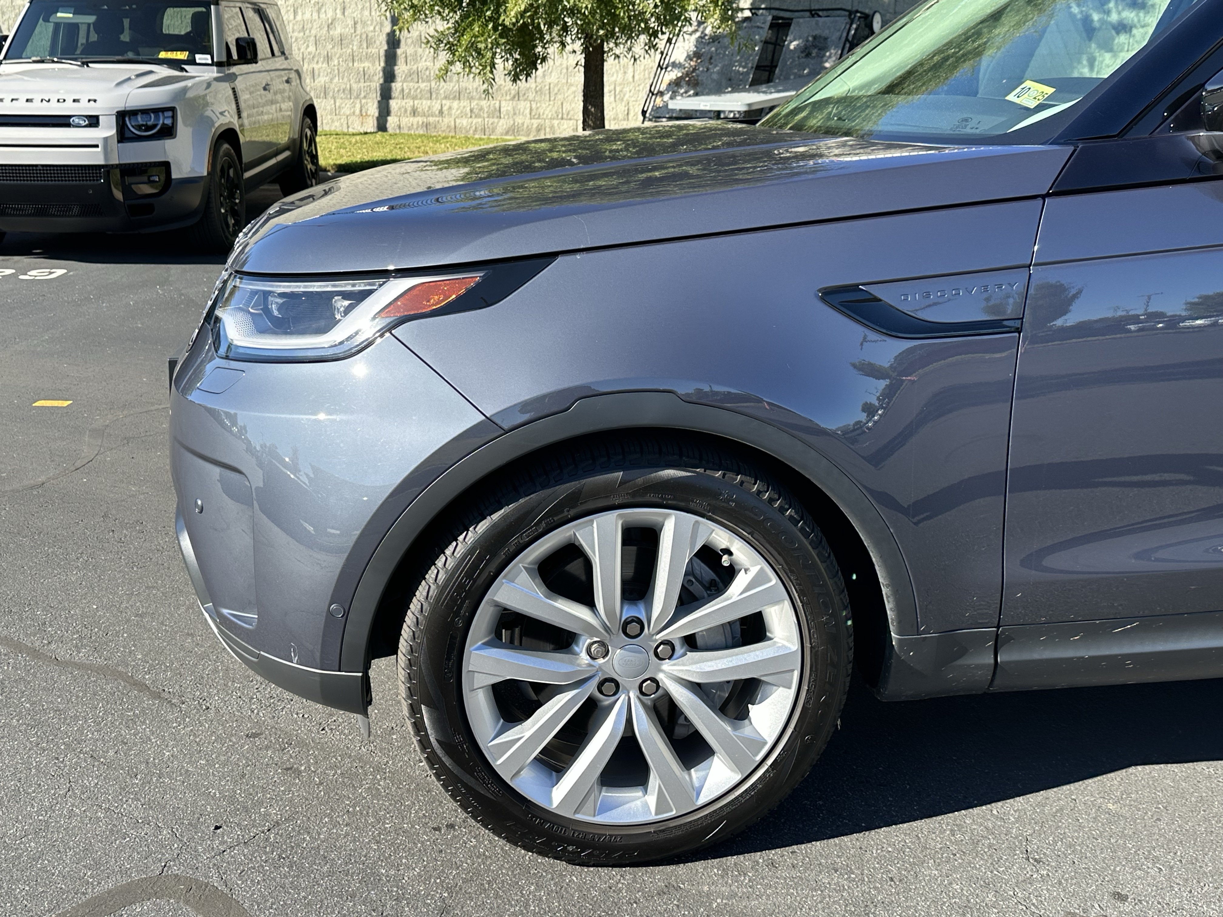 Used 2024 Land Rover Discovery S AWD/4WD image 13