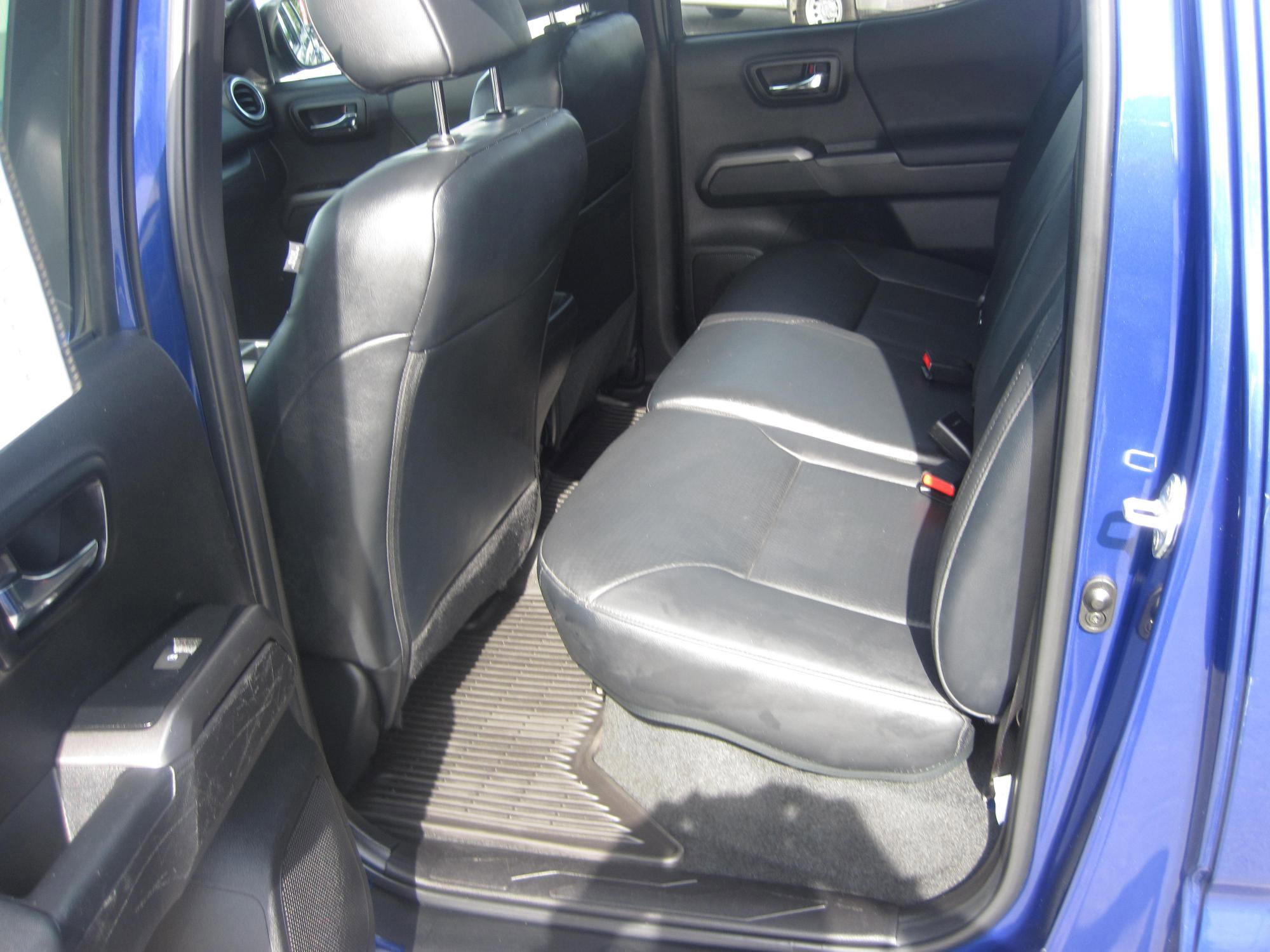 Used 2023 Toyota Tacoma TRD Sport w/ TRD Premium Sport Package image 8