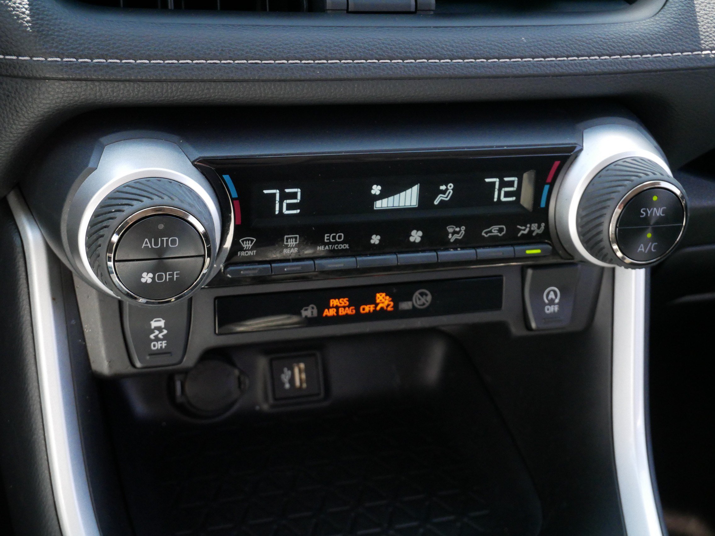 Used 2025 Toyota RAV4 XLE AWD/4WD image 23