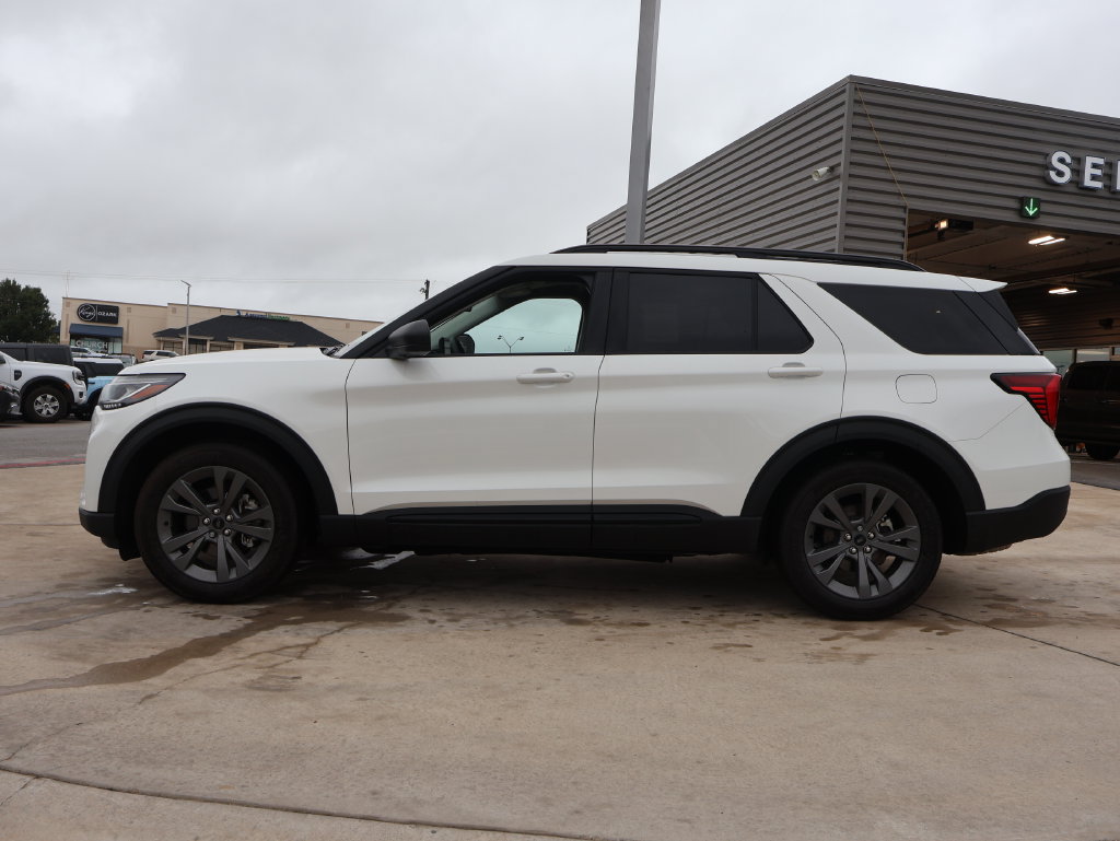New 2026 Ford Explorer Active w/ Active Comfort Package AWD/4WD image 2
