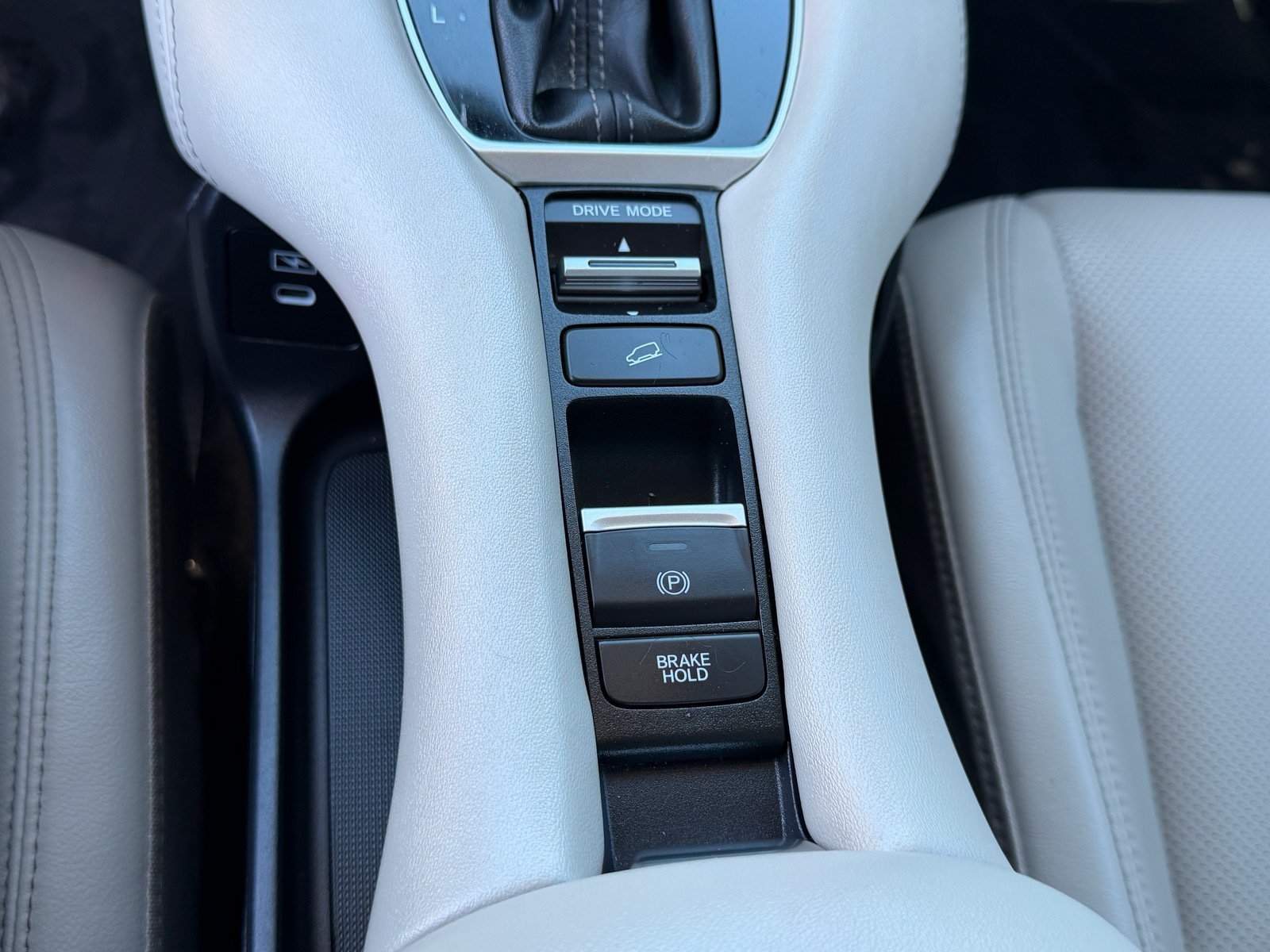 Certified 2024 Honda HR-V EX-L image 33