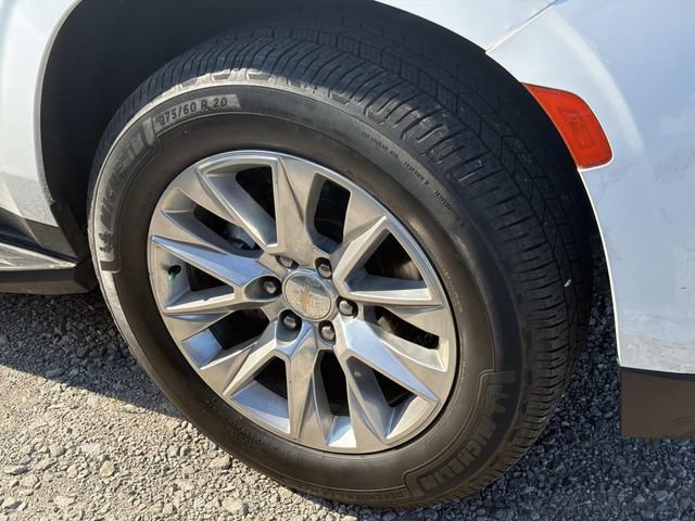 Used 2023 Chevrolet Suburban Premier RWD image 5