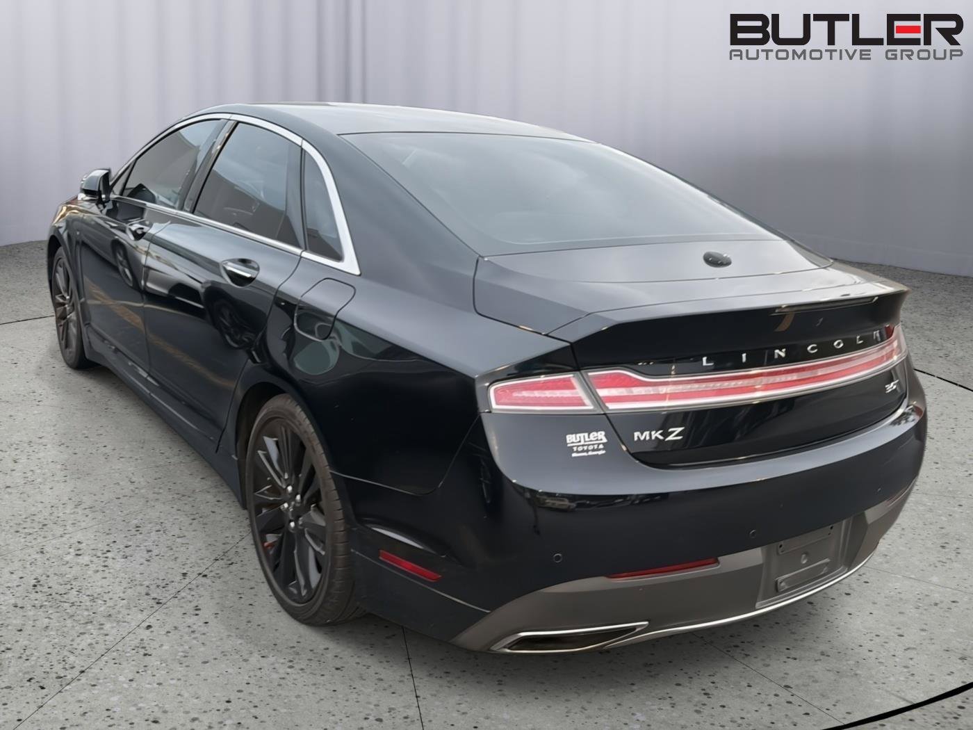 Used 2017 Lincoln MKZ Reserve FWD image 10