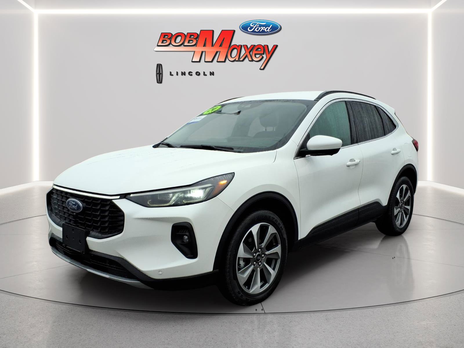 Used 2024 Ford Escape Platinum image 1