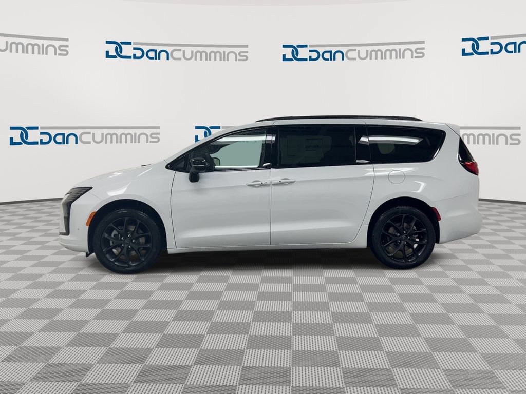 New 2027 Chrysler Pacifica Limited w/ Family Tech Group AWD/4WD image 5