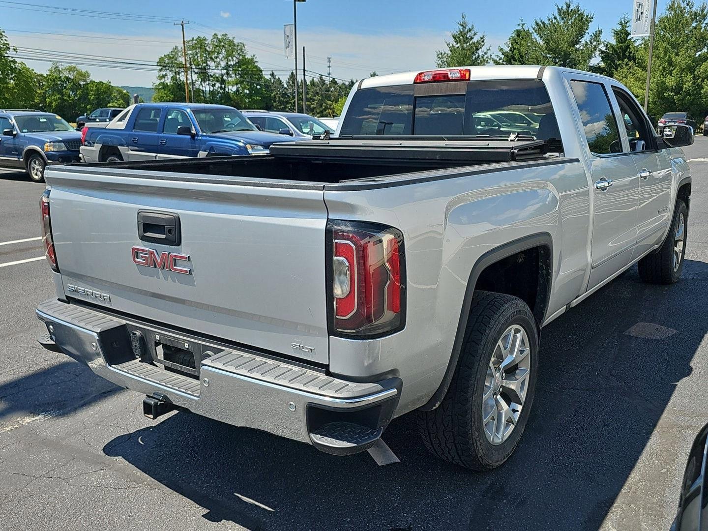 Used 2018 GMC Sierra 1500 SLT w/ SLT Premium Package AWD/4WD image 2
