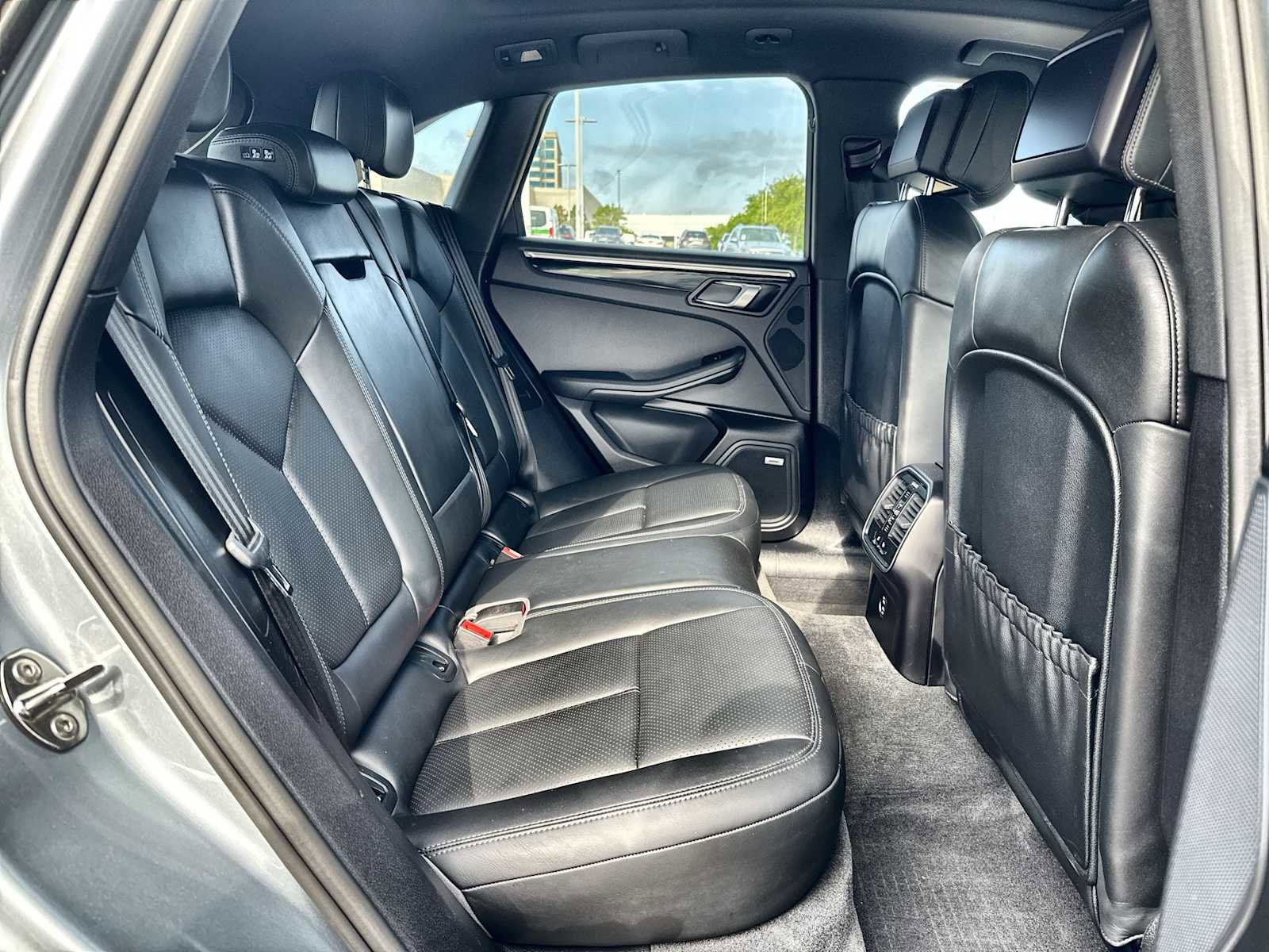 Used 2020 Porsche Macan image 19