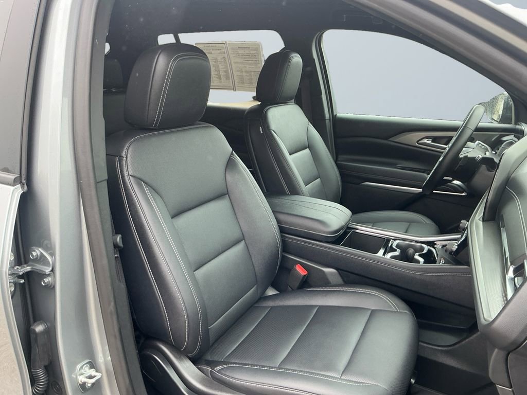 Used 2026 Chevrolet Traverse LT FWD image 16