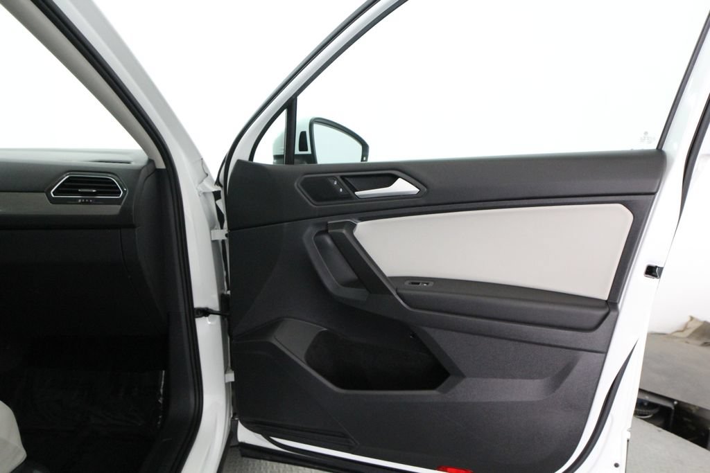Used 2021 Volkswagen Tiguan SE w/ Panoramic Sunroof Package AWD/4WD image 51