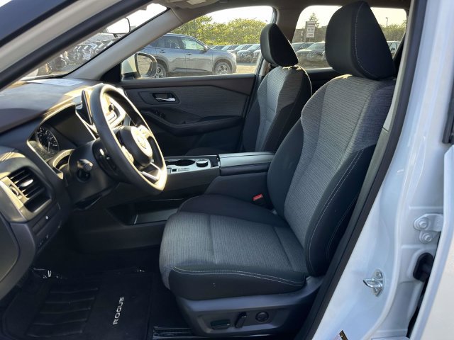 Used 2023 Nissan Rogue SV AWD/4WD image 16