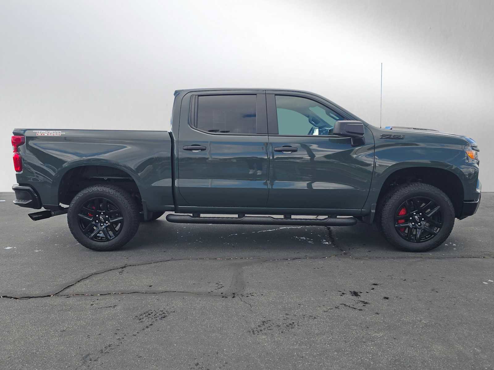 Used 2025 Chevrolet Silverado 1500 Custom Trail Boss w/ Turbomax Blackout Package image 2