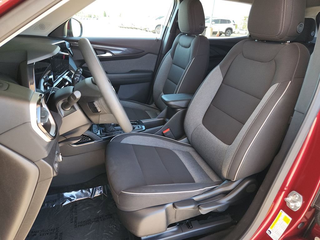 Used 2025 Chevrolet TrailBlazer LT image 12