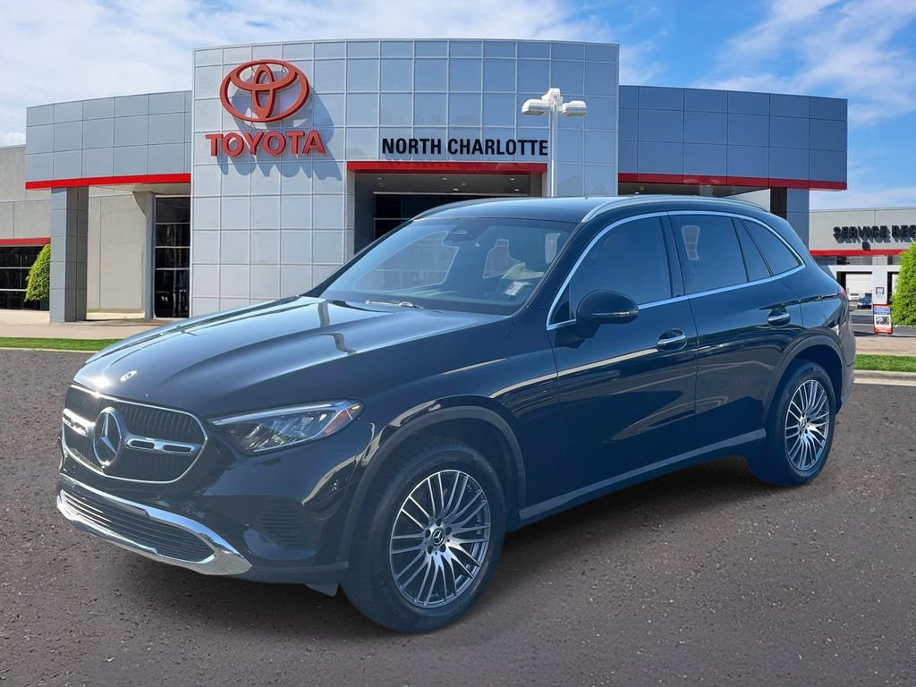 Used 2024 Mercedes-Benz GLC 300 4MATIC image 3