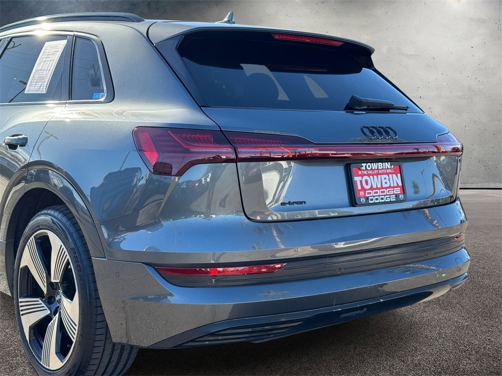 Used 2019 Audi e-tron Prestige w/ Prestige Package image 5